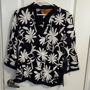 Tory Burch Floral Black and White Embroidered Women's Tunic Top size 10